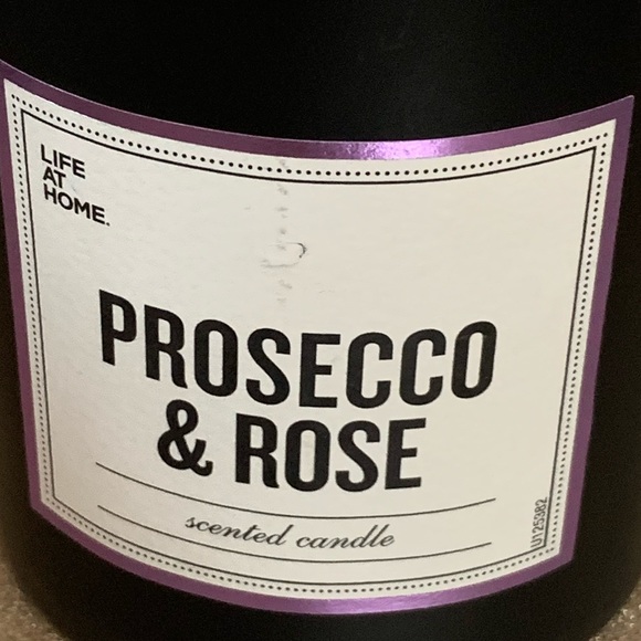 🍒2/$28 or 3/$38🍒 NEW Candle (Prosecco Rose) - Picture 2 of 5